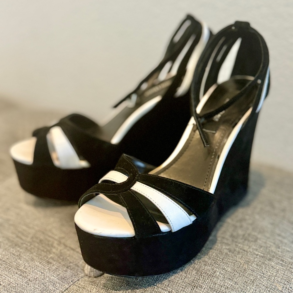 White House Black Market Wedge Shoe | Black and White | size 8M